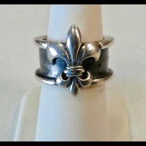 Migon Faget Fleur de lis ring